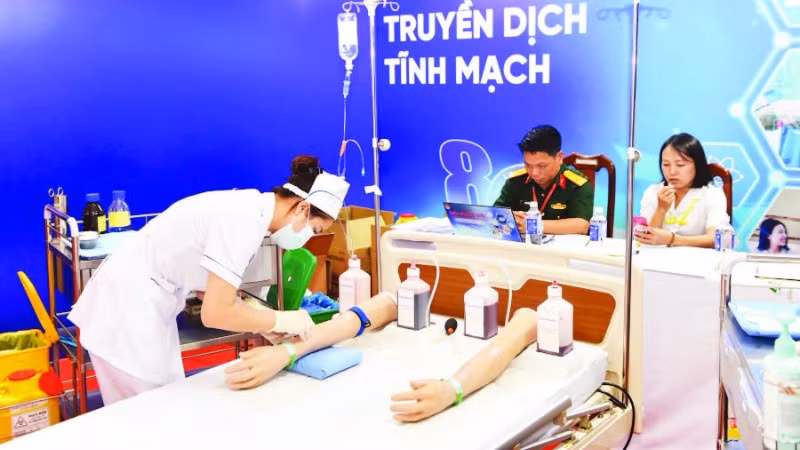 Phần thi thực hành truyền dịch tĩnh mạch.