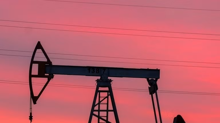  Một trạm bơm dầu tại Nga. (Ảnh: Sputnik)