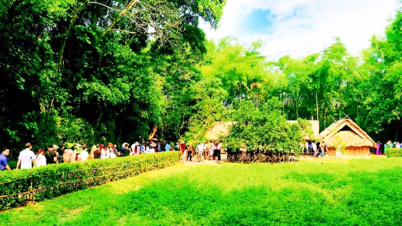 Khu Di tích Quốc gia đặc biệt Kim Liên (Nghệ An) trở thành điểm hẹn thiêng liêng của đồng bào cả nước.