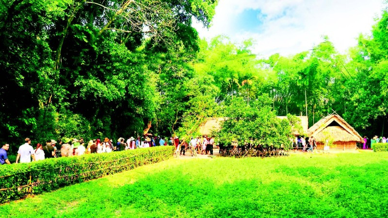 Khu Di t&iacute;ch Quốc gia đặc biệt Kim Li&ecirc;n (Nghệ An) trở th&agrave;nh điểm hẹn thi&ecirc;ng li&ecirc;ng của đồng b&agrave;o cả nước.