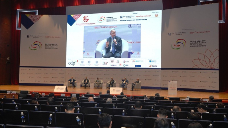 Các diễn giả thảo luận triển vọng về kinh tế ASEAN tại Hội nghị đối thoại cấp cao quan hệ kinh tế ASEAN-Italia lần thứ 9.