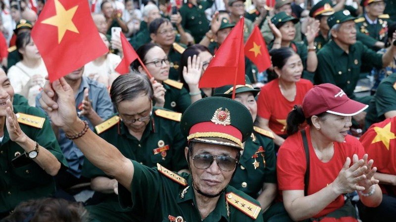 Cựu chiến binh tham gia lễ diễu hành. (Ảnh: AP)
