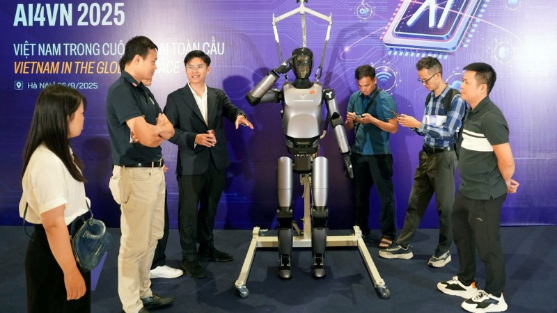 Robot hình người của VinRobotics tại Ngày hội Trí tuệ nhân tạo Việt Nam (AI4VN 2025). (Ảnh: GIANG HUY)