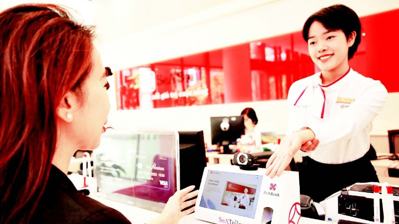 Ngân hàng SeABank đồng thời thực hiện quản lý phát thải, tối ưu năng lượng, chuyển đổi số và lan tỏa thói quen xanh trong nội bộ.