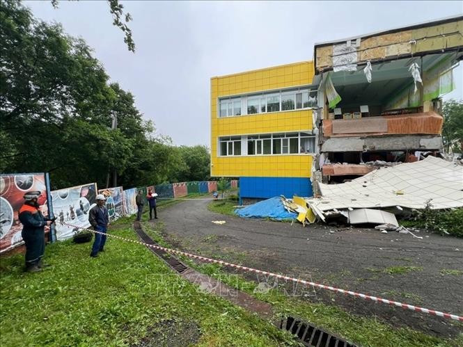 Một nhà trẻ bị hư hại sau trận động đất ở Petropavlovsk-Kamchatka, Nga, ngày 30/7/2025. (Ảnh: THX/TTXVN)