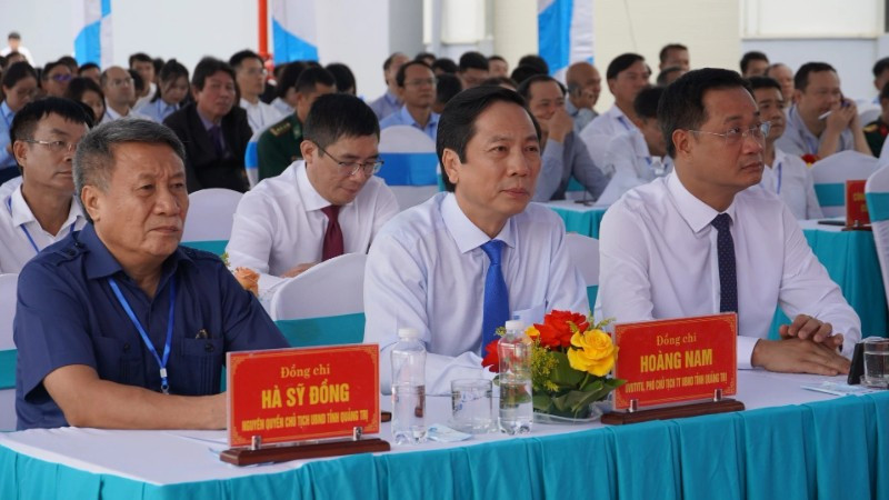 Ủy viên Trung ương Đảng, Bí thư Tỉnh ủy Quảng Trị Lê Ngọc Quang cùng lãnh đạo, nguyên lãnh đạo Ủy ban nhân dân tỉnh tham dự buổi lễ. 