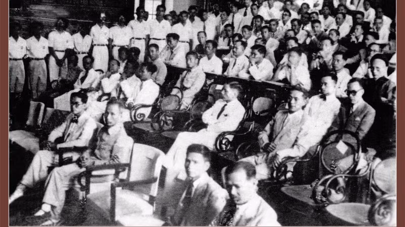 Chỉ 1 tháng sau khi ký Sắc lệnh số 45 thành lập Ban Đại học Văn khoa, Chủ tịch Hồ Chí Minh trực tiếp chủ tọa Lễ Khai giảng niên khóa đầu tiên của Đại học Quốc gia Việt Nam vào ngày 15/11/1945.