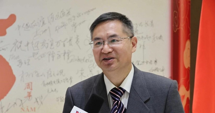 Giáo sư, Tiến sĩ Thành Hán Bình, Viện trưởng điều hành Viện Nghiên cứu khu vực và quốc gia, Giám đốc Trung tâm Nghiên cứu Việt Nam tại Đại học Công nghiệp Chiết Giang, Trung Quốc.