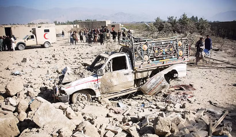 Hiện trường một vụ không kích ở Afghanistan. (Ảnh: TÂN HOA XÃ)