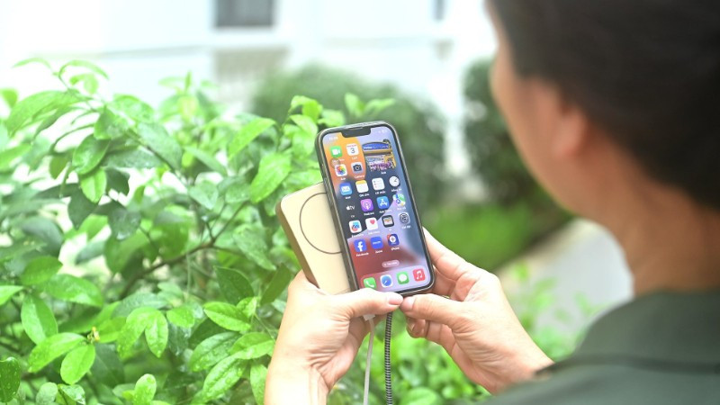 Pin sạc dự phòng cần được quản lý và sử dụng đúng cách để bảo đảm an toàn cho người dùng. (Ảnh ĐĂNG KHOA)