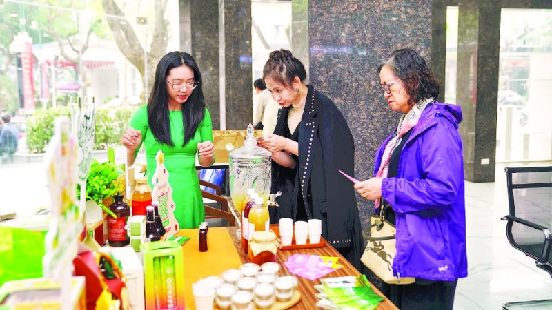 Sản phẩm trà Kombucha của Công ty cổ phần Thương mại và Xuất nhập khẩu Việt Green (VGreen) nhận được phản hồi tích cực về chất lượng từ người tiêu dùng.