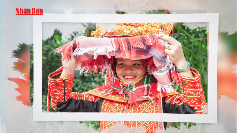 Trang phục truyền thống với màu sắc và hoa văn độc đáo của người Dao Lô Gang.