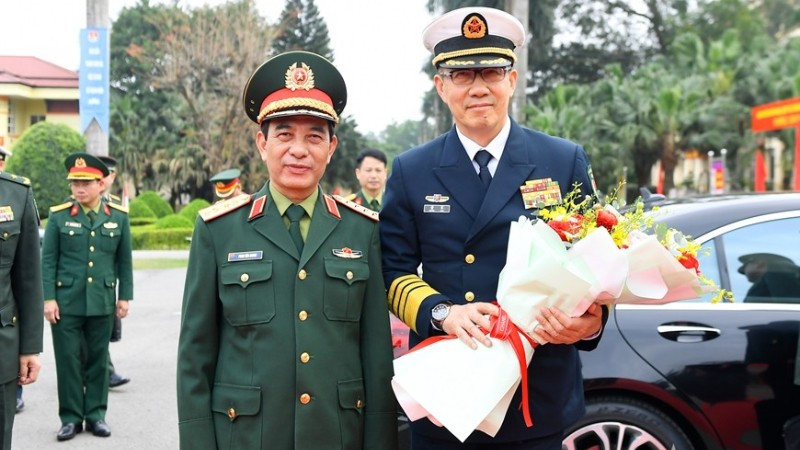 Đại tướng Phan Văn Giang chào đón Thượng tướng Đổng Quân thăm Lữ đoàn Đặc công bộ 113. (Ảnh: QDND.VN)