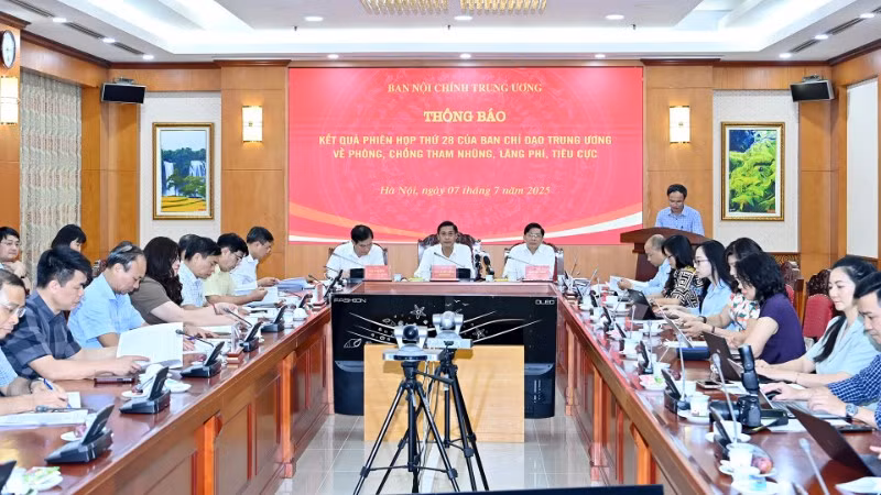 Quang cảnh cuộc họp báo. (Ảnh ĐĂNG KHOA)