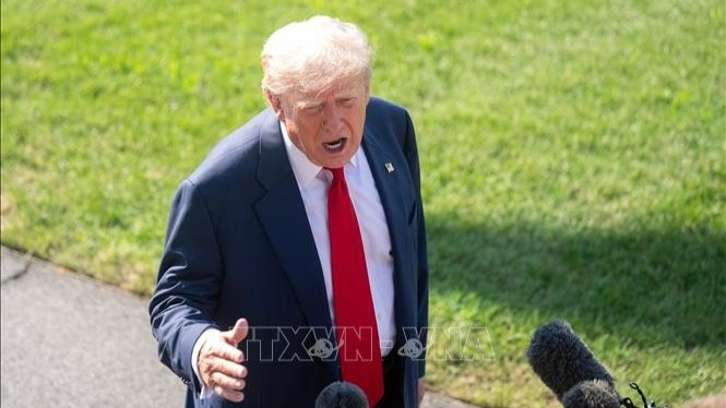 Tổng thống Mỹ Donald Trump phát biểu với báo giới tại Nhà Trắng ngày 25/7/2025. (Ảnh: THX/TTXVN)