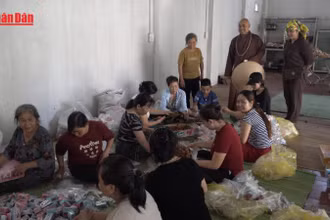 [Video] Hơi ấm từ bếp chùa, sưởi ấm lòng người bệnh