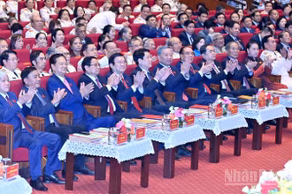 Tổng Bí thư Tô Lâm, Chủ tịch nước Lương Cường, Thủ tướng Chính phủ Phạm Minh Chính, Chủ tịch Quốc hội Trần Thanh Mẫn cùng các đồng chí lãnh đạo, nguyên lãnh đạo Đảng, Nhà nước dự buổi lễ. (Ảnh ĐĂNG KHOA) 
