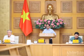 Thủ tướng Phạm Minh Chính chủ trì cuộc họp quán triệt các nhiệm vụ trọng tâm triển khai mô hình tổ chức chính quyền địa phương 2 cấp. (Ảnh: TRẦN HẢI)