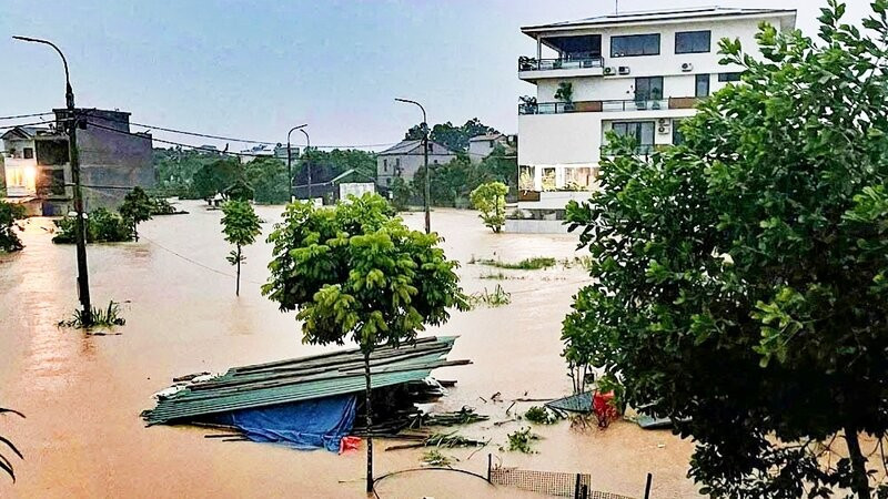 Khu vực đê Nông Lâm, thành phố Thái Nguyên ngập sâu. 11.jpg