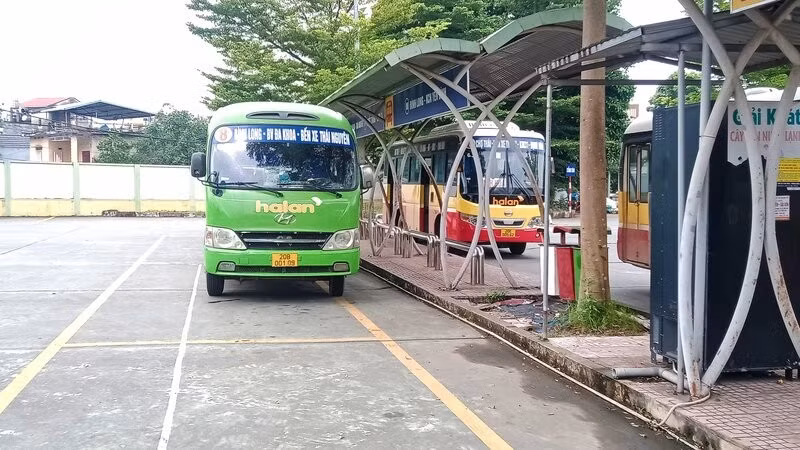 Giá xăng, dầu tăng cao, nhưng Công ty cổ phần Thương mại và Du lịch Hà Lan chấp nhận bù lỗ để phục vụ nhân dân.