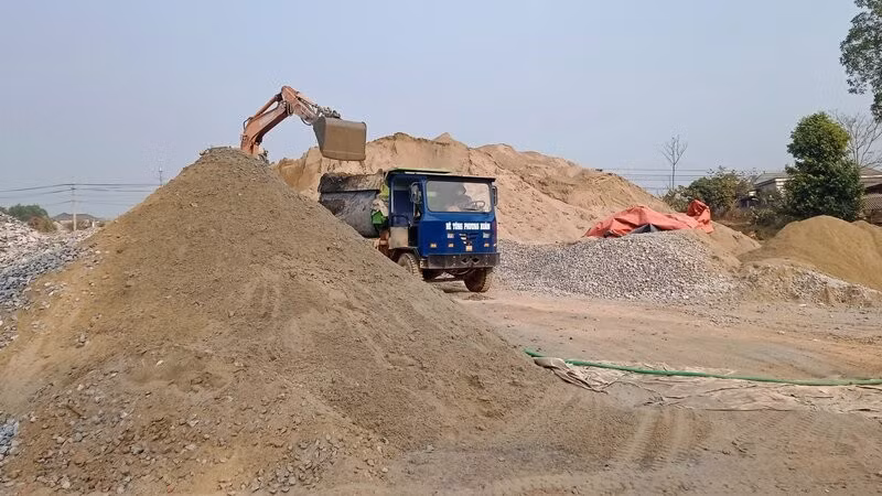 Giá dầu diesel nhiều biến động làm giá cát tăng cao trên địa bàn tỉnh Thái Nguyên.