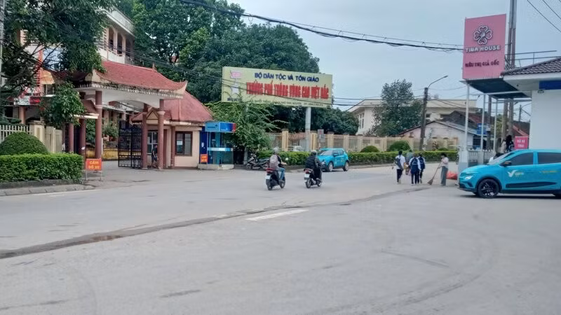 Nhiều thế hệ học sinh người dân tộc thiểu số trưởng thành từ Trường phổ thông vùng cao Việt Bắc.