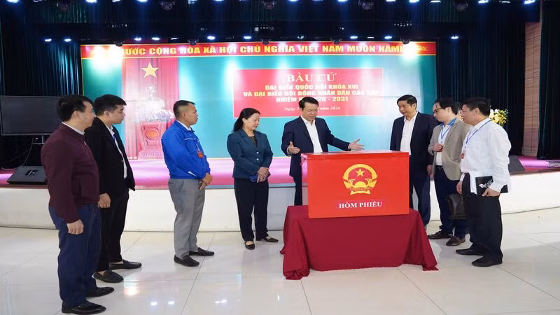 Kiểm tra công tác chuẩn bị bầu cử, lãnh đạo tỉnh Thái Nguyên yêu cầu các tổ bầu cử rà soát những công việc cuối cùng để cuộc bầu cử thành công tốt đẹp nhất.