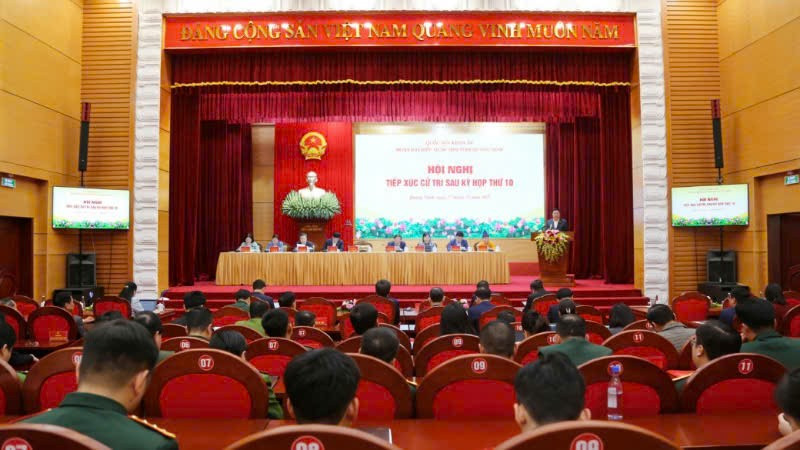 Quang cảnh Hội nghị tiếp xúc cử tri.