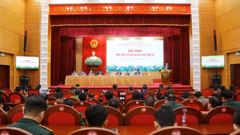 Quang cảnh Hội nghị tiếp xúc cử tri.