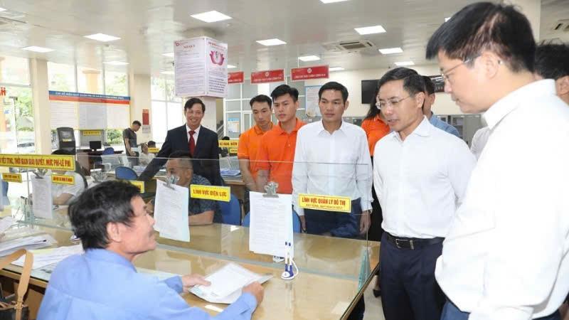 Trung tâm Phục vụ hành chính công phường Đông Triều trong sáng 1/7.