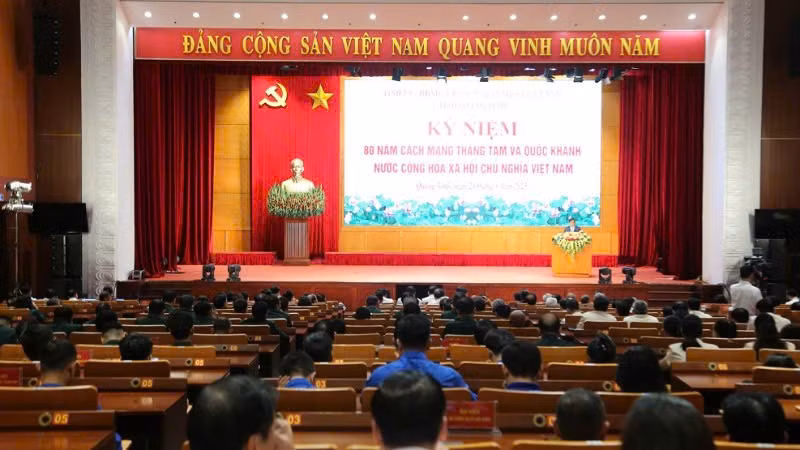 Quang cảnh Lễ kỷ niệm 80 năm cách mạng tháng Tám và Quốc khánh 2/9.