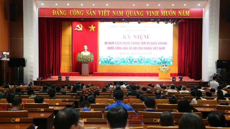 Quang cảnh Lễ kỷ niệm 80 năm cách mạng tháng Tám và Quốc khánh 2/9.