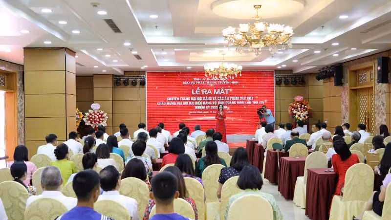 Quang cảnh Lễ ra mắt Chuyên trang Đại hội và các ấn phẩm đặc biệt chào mừng Đại hội Đảng bộ tỉnh Quảng Ninh.