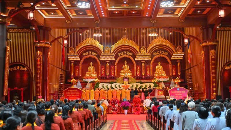 Quang cảnh Đại Lễ tưởng niệm 717 năm Ngày Phật hoàng Trần Nhân Tông nhập Niết bàn.