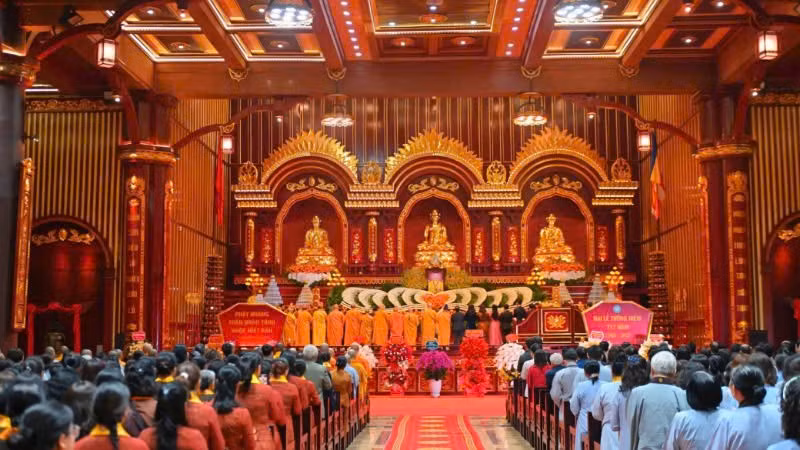 Quang cảnh Đại Lễ tưởng niệm 717 năm Ngày Phật hoàng Trần Nhân Tông nhập Niết bàn.