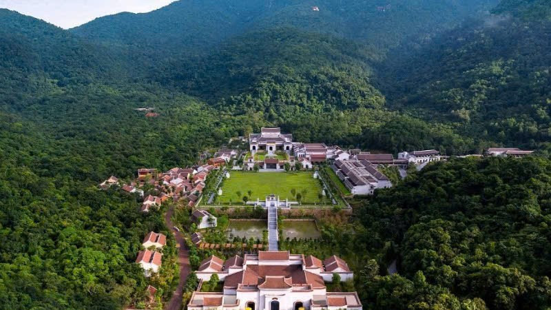 Khu di tích lịch sử và danh thắng Yên Tử - Di sản văn hóa thế giới.