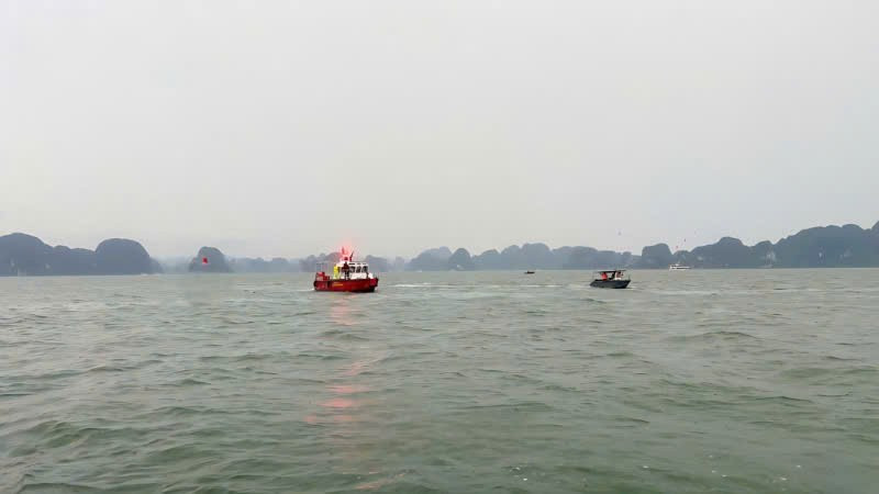 Các lực lượng chức năng khẩn trương triển khai công tác cứu hộ, cứu nạn.