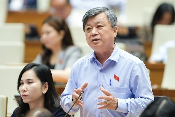 Đại biểu Quốc hội Trương Trọng Nghĩa tham gia thảo luận tại Hội trường Diên Hồng, Nhà Quốc hội.