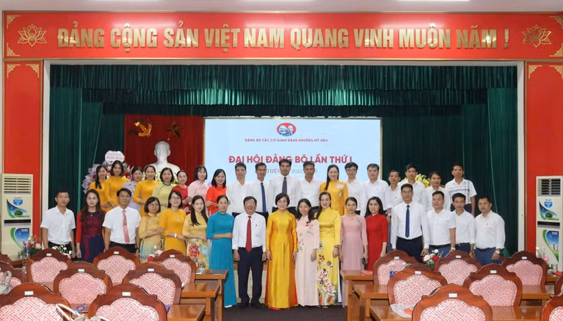 Ngay sau khi chính quyền địa phương 2 cấp đi vào hoạt động từ 1/7, nhiều phường xã trên cả nước đã tổ chức thành công Đại hội Đảng bộ, hoạch định đường lối cho tương lai. (Trong ảnh: Các đại biểu tham dự Đại hội lần thứ I Đảng bộ các cơ quan Đảng phường Mỹ Hào, tỉnh Hưng Yên).