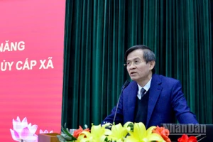 Đồng chí Đoàn Minh Huấn, Ủy viên Trung ương Đảng, Phó Giám đốc Thường trực Học viện Chính trị quốc gia Hồ Chí Minh phát biểu bế giảng lớp bồi dưỡng. (Ảnh: PHẠM CƯỜNG)