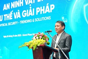 Thượng tá Nguyễn Đình Tuấn, Phó Tổng Giám đốc MobiFone phát biểu chào mừng hội thảo.