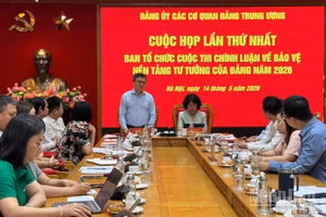 Đồng chí Lê Quốc Minh, Ủy viên Trung ương Đảng, Tổng Biên tập Báo Nhân Dân, Phó Trưởng Ban Tuyên giáo và Dân vận Trung ương, Chủ tịch Hội Nhà báo Việt Nam phát biểu tại cuộc họp.