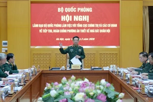 Đại tướng Phan Văn Giang chủ trì hội nghị. 