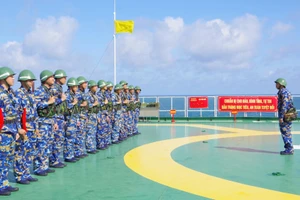 Cán bộ, chiến sĩ nhà giàn nêu cao tinh thần cảnh giác, sẵn sàng chiến đấu cao.