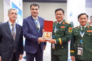 Thượng tướng Nguyễn Trường Thắng và ngài Musa Heybet.