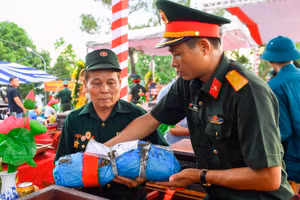 Hài cốt liệt sĩ về tới Nghĩa trang Liệt sĩ Nghi Lộc.