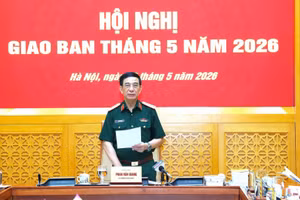 Đại tướng Phan Văn Giang chủ trì hội nghị. 