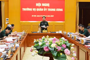 Đại tướng Phan Văn Giang, Ủy viên Bộ Chính trị, Phó Bí thư Quân ủy Trung ương, Phó Thủ tướng Chính phủ, Bộ trưởng Quốc phòng chủ trì Hội nghị Thường vụ Quân ủy Trung ương.