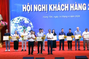 Tổng công ty Điện lực miền bắc vinh danh khách hàng tiêu biểu trong công tác điều chỉnh phụ tải và sử dụng điện tiết kiệm, hiệu quả trên địa bàn tỉnh.