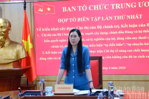 Đồng chí Bùi Thị Quỳnh Vân, Ủy viên Trung ương Đảng, Phó Trưởng ban Tổ chức Trung ương phát biểu tại cuộc họp. (Ảnh: PHẠM CƯỜNG)